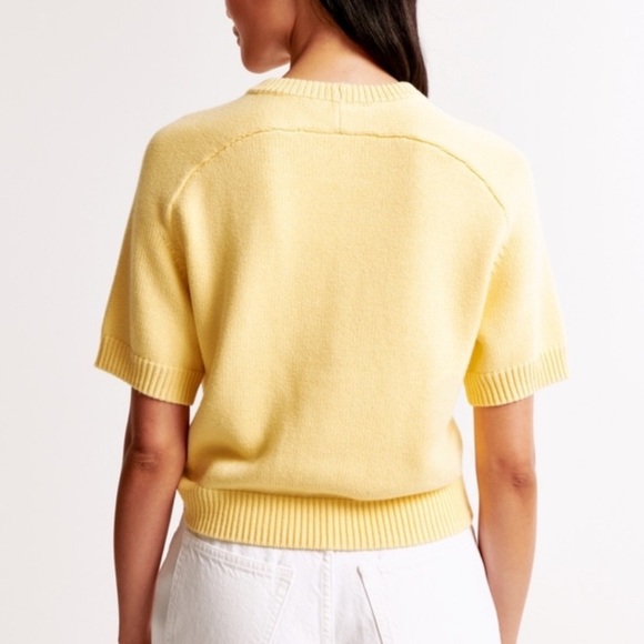 Abercrombie & Fitch Madeline Crew Neck Yellow Sweater Tee Size Small - Picture 3 of 9